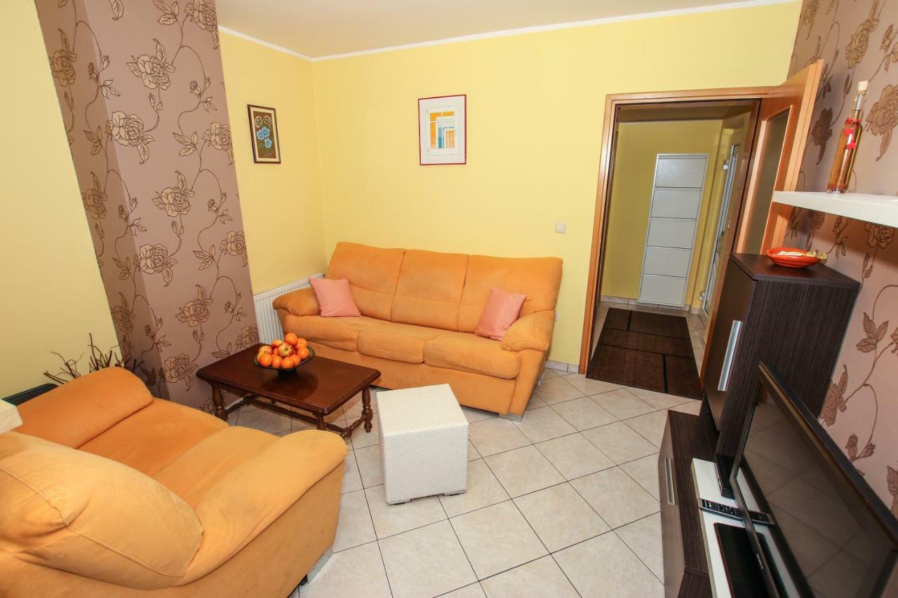 פורץ Apartmani Ljubica מראה חיצוני תמונה